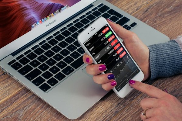 What Are the Best Approaches for UK Organic Farmers to Market Their Products Online?